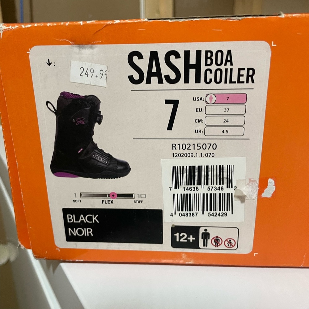 Sash Boa Coiler Snowboard Boots - Black and Purple